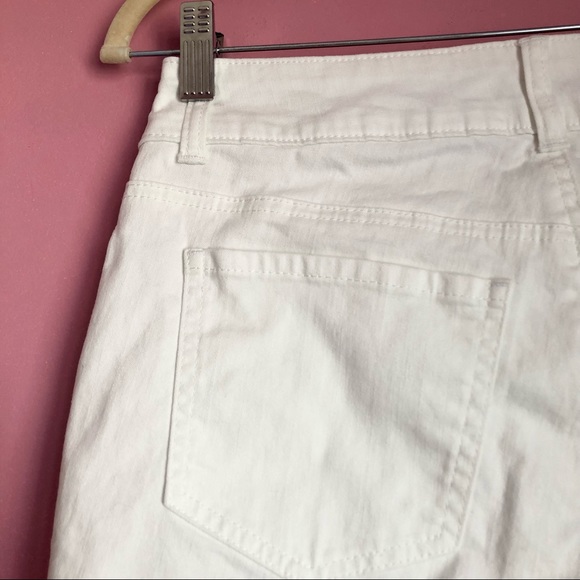 White Mid Rise Denim Shorts Size 8 - Picture 9 of 10